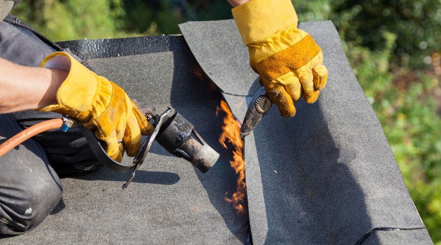 Professional gutter cleaning in Atascosa, TX